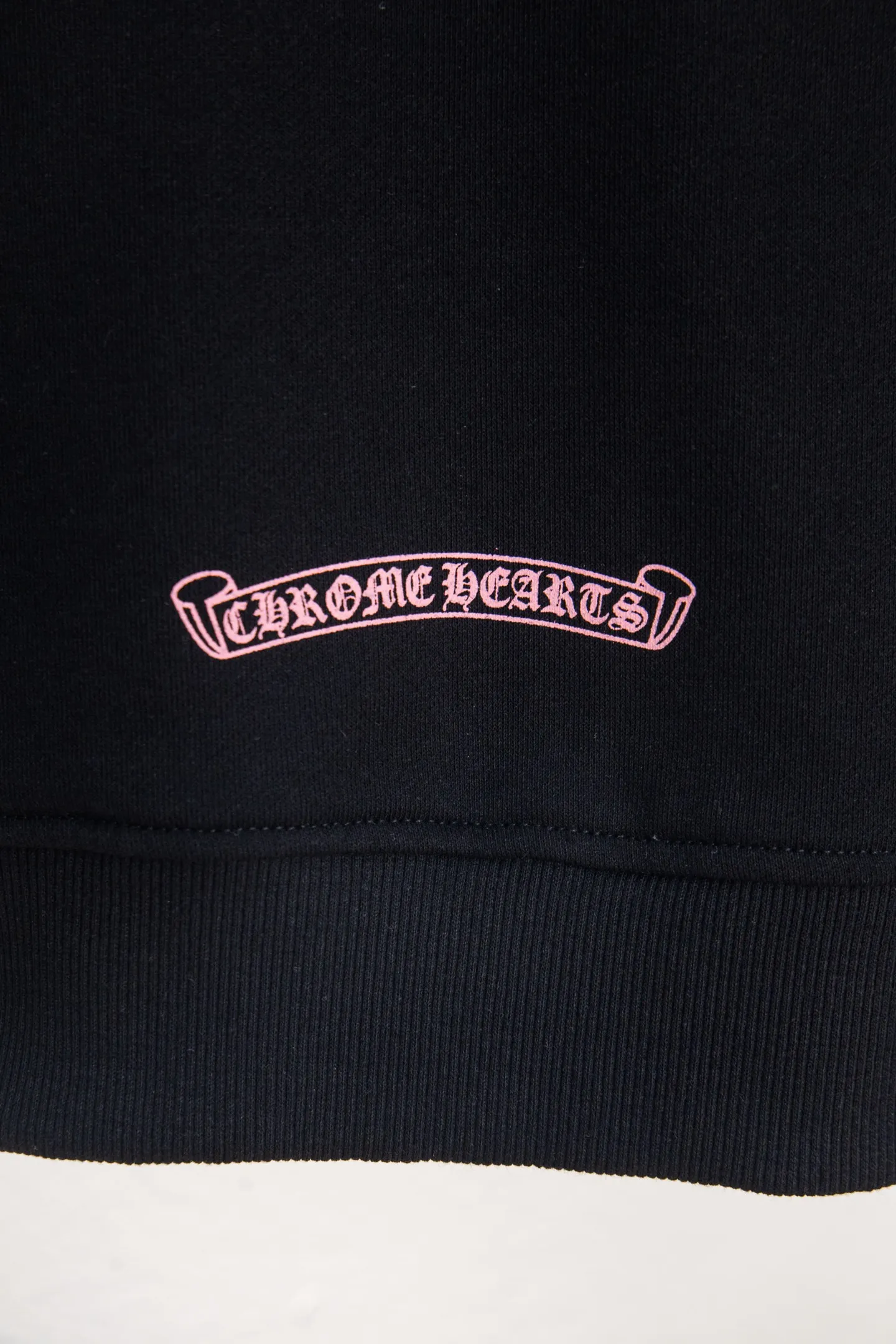 P280 Style number: Y265 Chrome Hearts Deadly Doll co-branded comic girl zipper long-sleeved hooded sweatshirt jacket. Heavy production. Scan the QR code to enter the official website in seconds. All customized originals are the same. Many details. What you see is what you get. Look for the exclusive background. Zhengerbajing 500g pure cotton large terry fabric. All fabrics have been shrunk in advance. Quality first. What you see is what you get. The pattern will not change after one wash. Distinguish some disposable clothes in the market. Three standards The packaging is complete, all original versions are restored and customized, the same style for men and women is versatile, a more classic version, the version is very unique, hangtag, hanging particles, washed, packaging bag, full set of accessories, very good appearance, super exquisite workmanship, color: black, size: S-XL